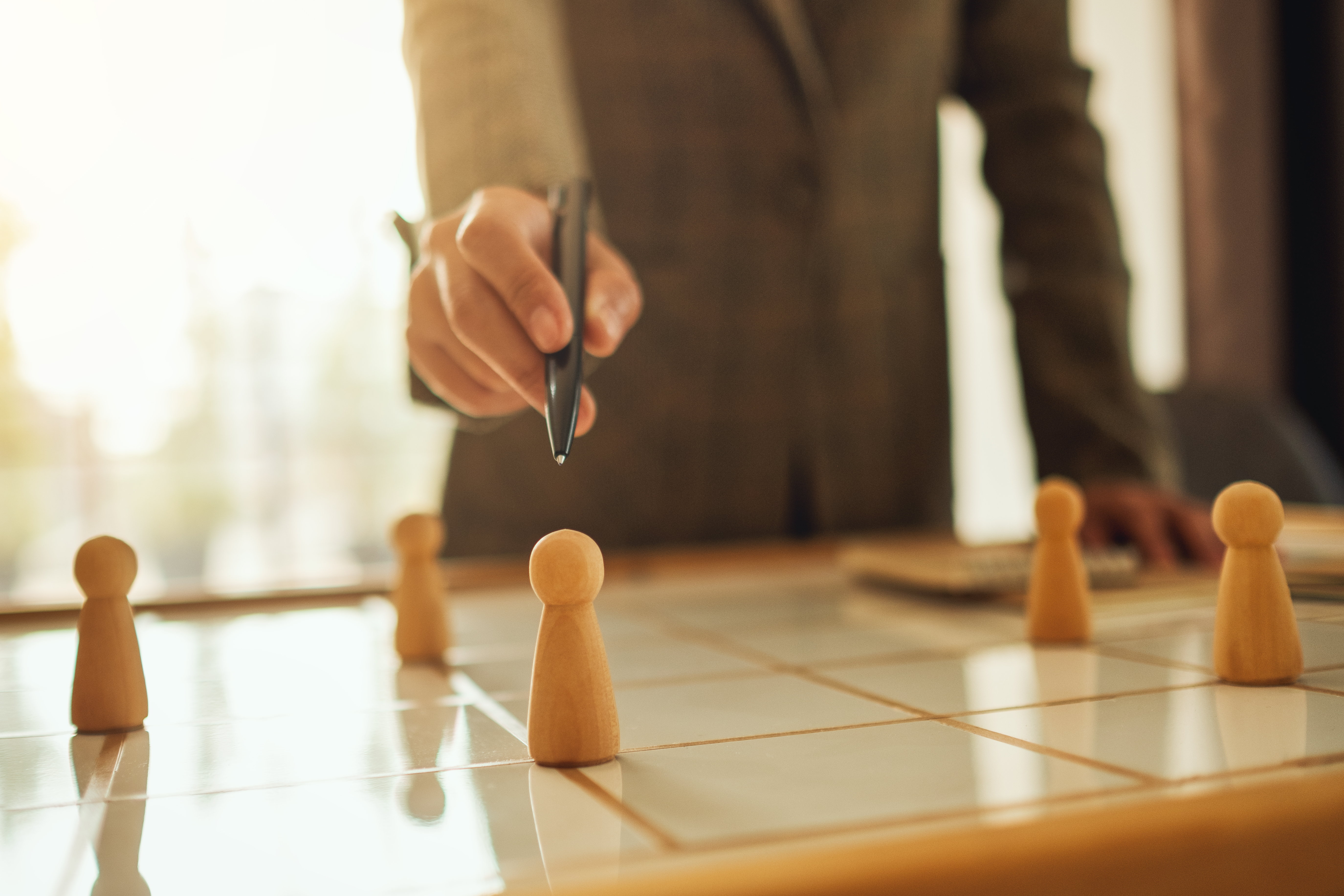 strategic-planning-using-wooden-figures-on-game-bo-2026-10-06-20-04-12-utc.jpg